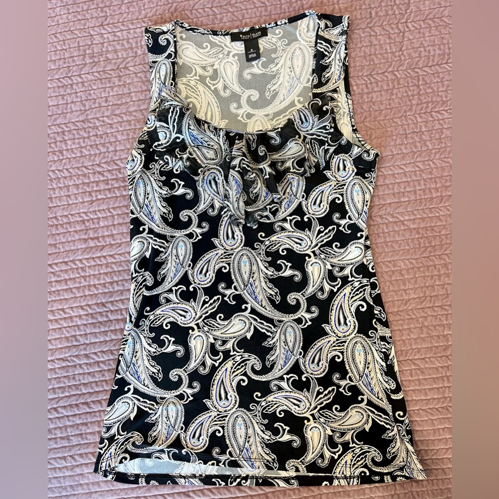 White House Black Market Womens S sleeveless paisley ruffle front top. VGUC.